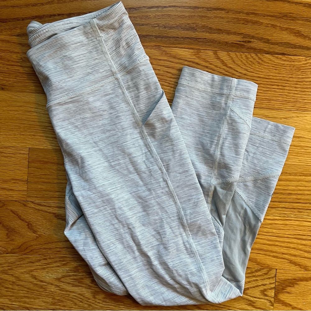 Lululemon gray and white heathered leggings size 4